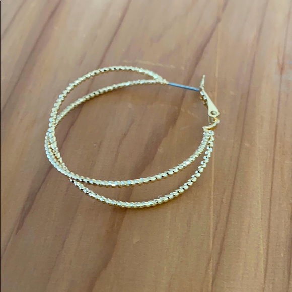 Gold hoop earrings - Picture 4 of 4